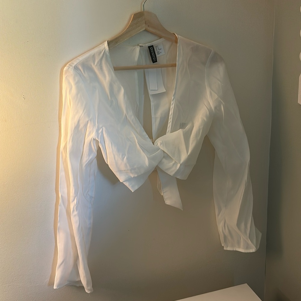 h&m white v-neck blouse